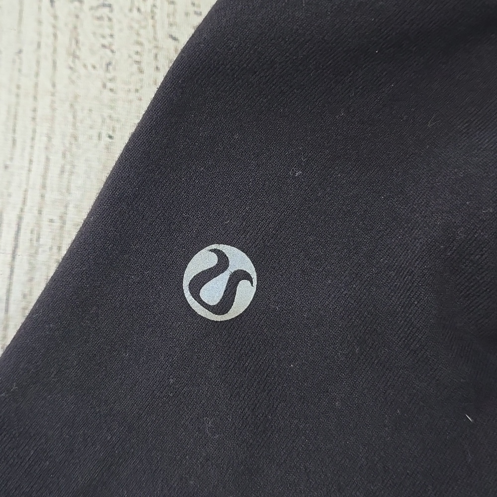 Lululemon Crop Size 4 - Picture 6 of 8